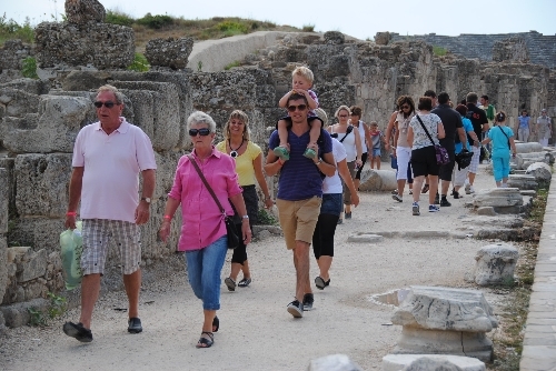 Türk Lirası'nın değer kaybı İngiliz turistleri Türkiye’ye çekiyor!