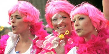 Riga Letonya Sarisinlar Festivali Go Blonde