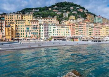 Camogli tüm güzelliğiyle turistlerin ilgisini çekmeye devam ediyor
