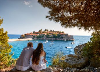 Tüm çiftler sevgililer gününde romantik Avrupa seyahatleri hayal ediyor.