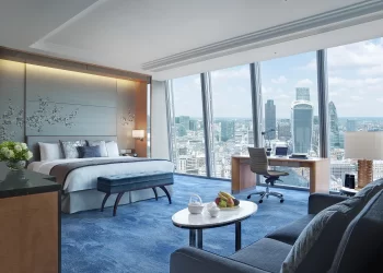 İngiltere’nin başkenti Londra’nın en yüksek oteli Shangri-La’da manzaralı tatil keyfi