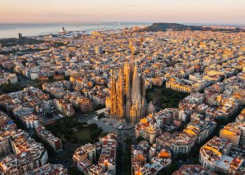 Mehmet Ali Erbil Barcelona’da tatil yaptı