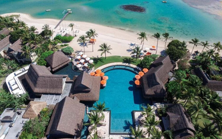 Constance Moofushi Resort Maldivler
