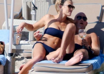 Bar Refaeli Yunanistan’da yeni sevgilisiyle Mykonos’un tadını çıkarıyor!