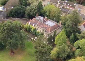 George Clooney Londra’da şato aldı