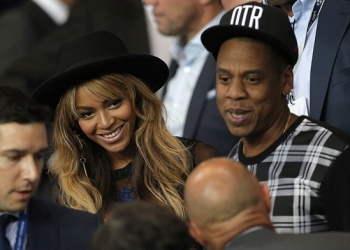 Ünlü çift, PSG – Barcelona maçını tribünden izledi