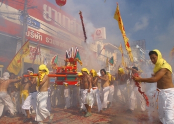 Tayland Vejetaryen Festivali yine çok renkli