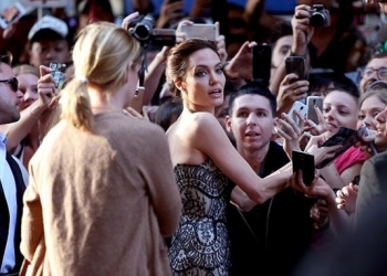 Angelina Jolie film galası için geldiği Avustralya’da tatil yapıyor