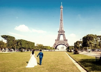 Paris, balayı, Eyfel, uçuşan çiçekler…