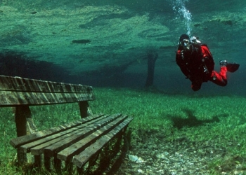 Avusturya’daki Yeşil Göl görenleri büyülüyor (Video)