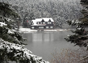 Abant, Yedigöller ve Gölcük’te kar keyfi başladı