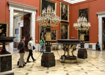 Rus imparatorlara hediye edilen eşyalar Ermitaj Müzesi’nde sergilendi