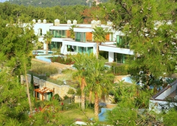 Turistik yörelerin dokusuna uygun konut üretilsin