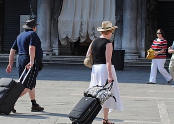 Venedik’te tekerlekli bavullara yasak geliyor!