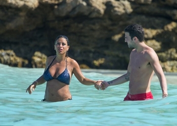 Chelsea’nin yıldızı Fabregas, St. Barts Adasında
