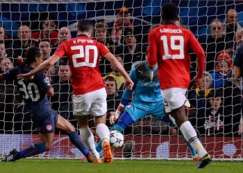 Manchester United Olympiakos maçı özeti / Old Trafford’da Van Persie şov