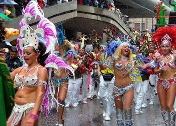 Samba ateşine yağmur da engel olamadı