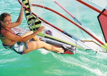 Sörfle İspanya tatilinde tanışmış