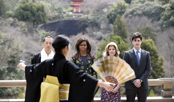 michelle obama japonya tapinak