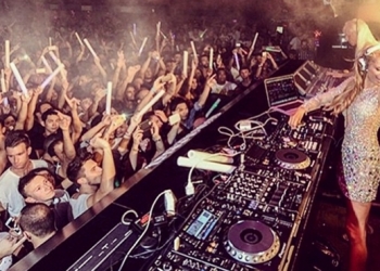 Paris Hilton İbiza tatili için hazırlıklara başladı