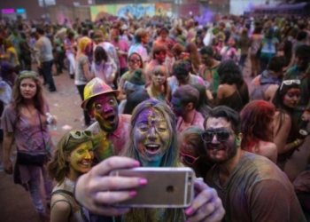 Hindistan’a özgü Holi festivali Amerika’da da kutlandı