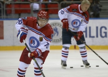 Vladimir Putin Soçi’de buz hokeyi oynadı, 8 gol attı