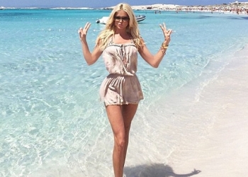 Victoria Silvstedt İbiza tatilinde