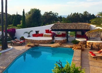 İbiza yaz sezonuna hızlı başladı