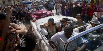 Rihanna Küba’ya Kübalılar Rihanna’ya hayran kaldı (Video)