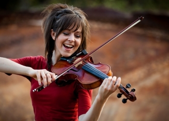 Ünlü keman virtüözü Lindsey Stirling İstanbul’da konser verdi