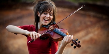 Ünlü keman virtüözü Lindsey Stirling İstanbul’da konser verdi