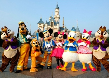 Disneyland selfie çubuğunu yasakladı