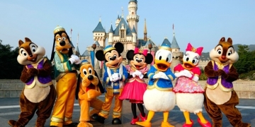 Disneyland selfie çubuğunu yasakladı