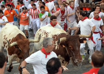 San Fermin Festivali boğa koşusu başladı