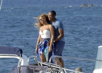 Sardinya adasında romantik tatil