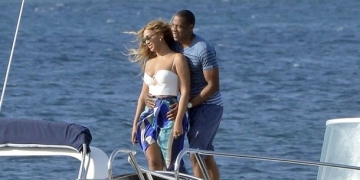 Sardinya adasında romantik tatil