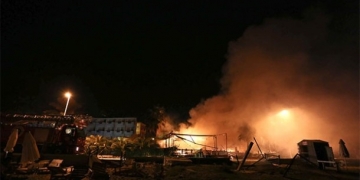 Turizm ilçesi Manavgat’ta gergin gece! Bayrak asmayan mekanlara saldırdılar