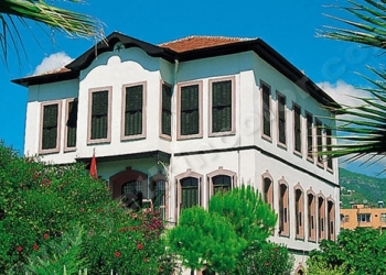 Selanik’te oyunu kullanan Atatürk Evi’ni ziyaret etti