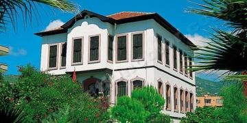 Selanik’te oyunu kullanan Atatürk Evi’ni ziyaret etti