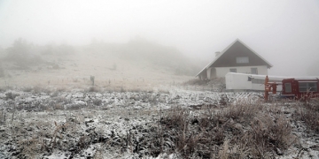 Kartalkaya kayak merkezine ilk kar yağdı