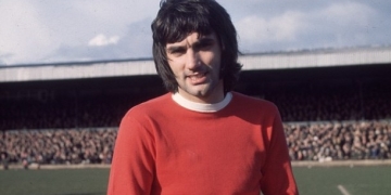 Manchester United taraftarı George Best için hazırlanıyor