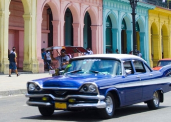 Karl Lagerfeld yönünü Küba’ya çevirdi