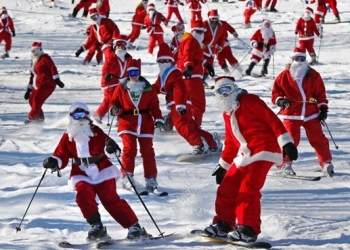 Kayak pistini Noel Babalar bastı