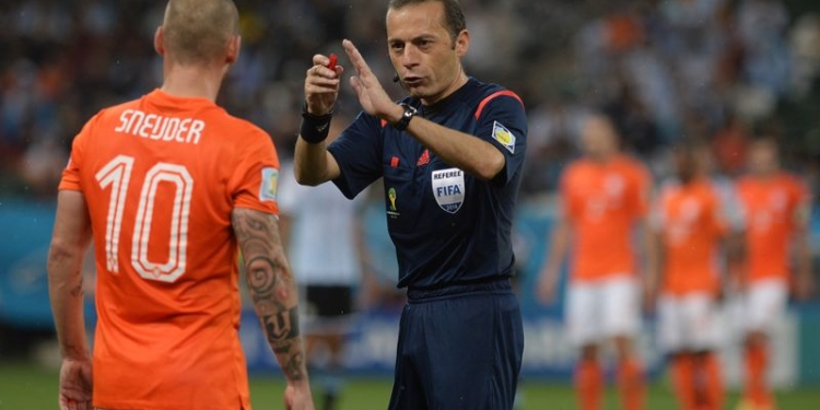 cuneyt cakir euro 2016