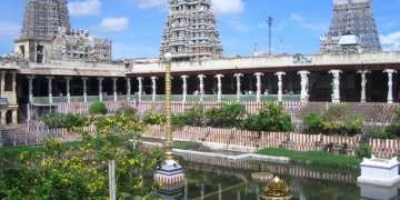 Hindistan tapınaklarıyla ayakta kalıyor