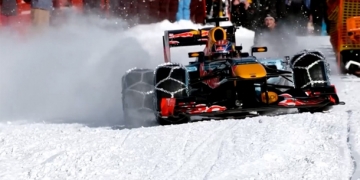 Formula 1 aracıyla kayak pistinde sıradışı gösteri [Video]