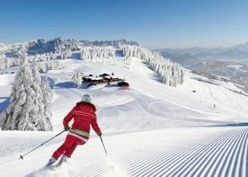 Kayak merkezleri tatilcilerin yüzünü güldürüyor