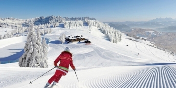 Kayak merkezleri tatilcilerin yüzünü güldürüyor
