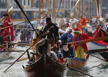 Venedik Karnavalı renkli görüntülerle başladı