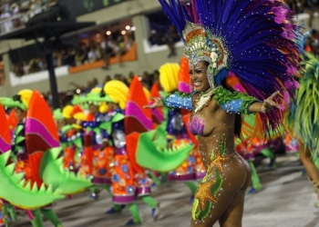 Rio Karnavalı tüm hızıyla sürüyor